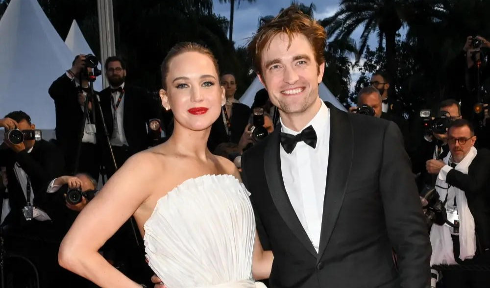 Jennifer Lawrence e Robert Pattinson protagonisti di 'Die, my love' di Lynn Ramsey Una donna e un uomo in abito da sera