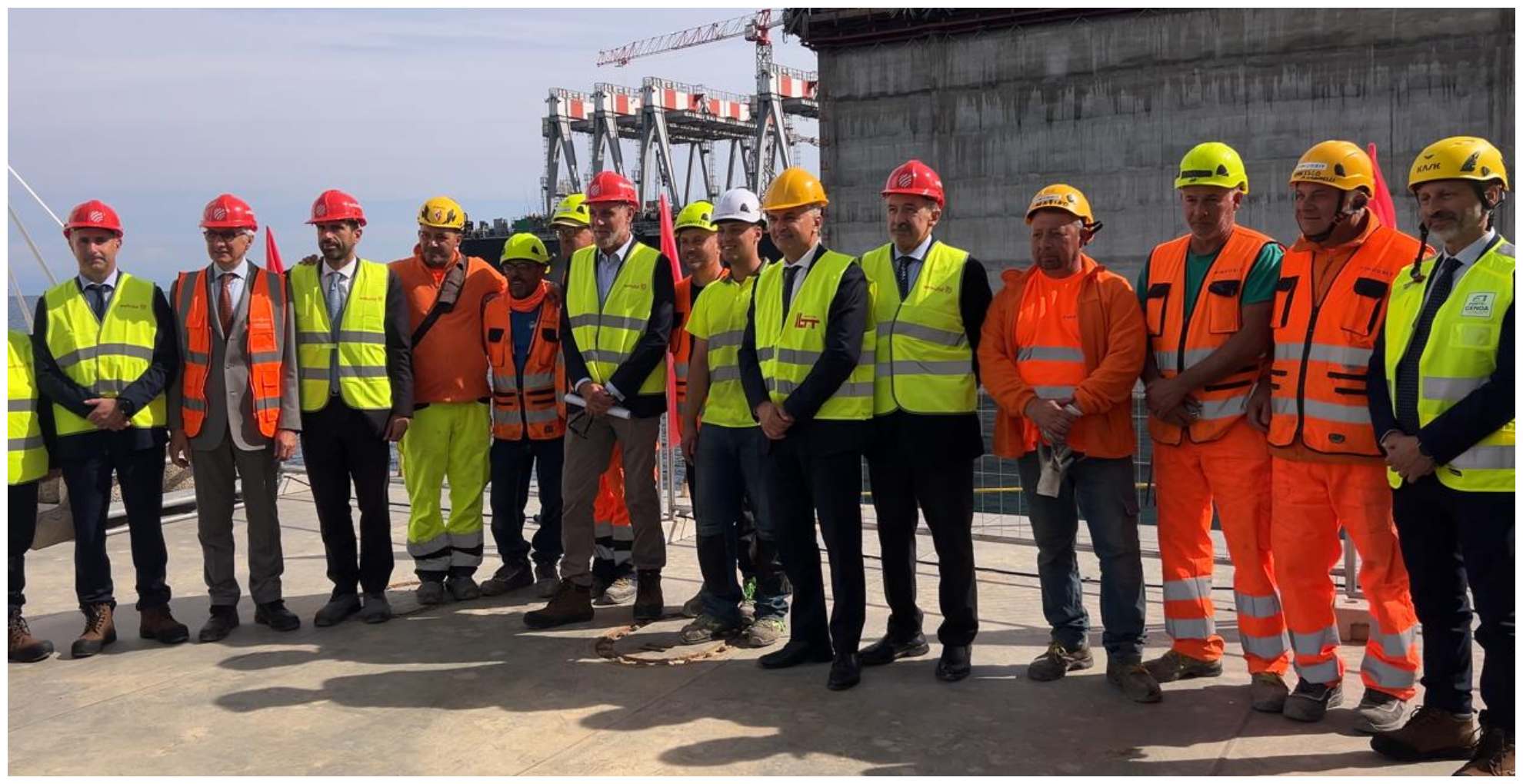 Diga, visita ai cantieri sia al largo che alla fabbrica dei cassoni di Vado