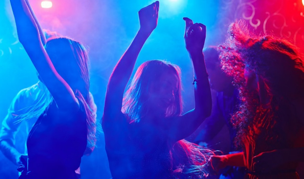 Organizzano serate non autorizzate: questore chiude discoteca abusiva