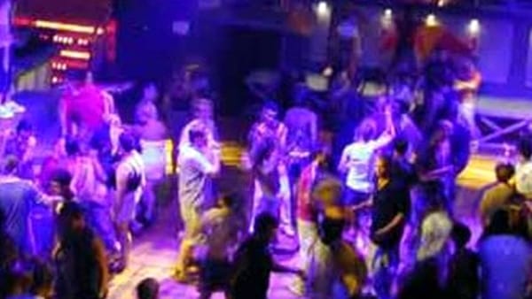 Rissa in discoteca a Sestri L. ragazzo grave all'ospedale 
