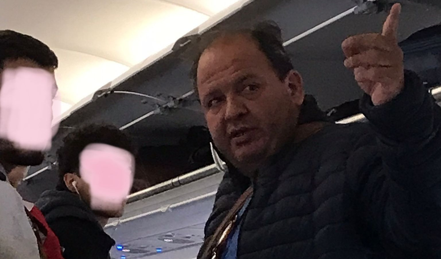 Francesco Di Silvio a bordo dell'aereo Parigi-Genova, dirottato a Pisa
