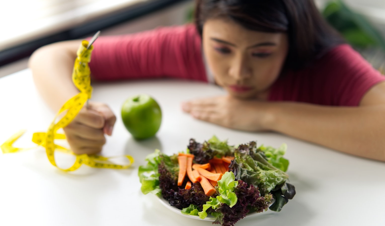 Disturbi alimentari, boom tra le bambine: dannoso l'uso dei social