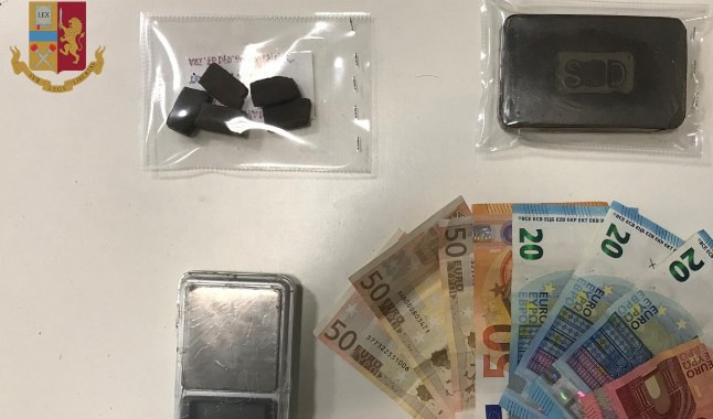 Genova, spacciava droga a Sampierdarena: arrestato 20enne 