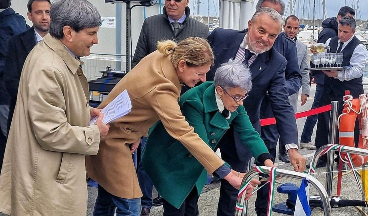 Lavagna, ecco il battello a idrogeno: farà servizio nelle Cinque Terre