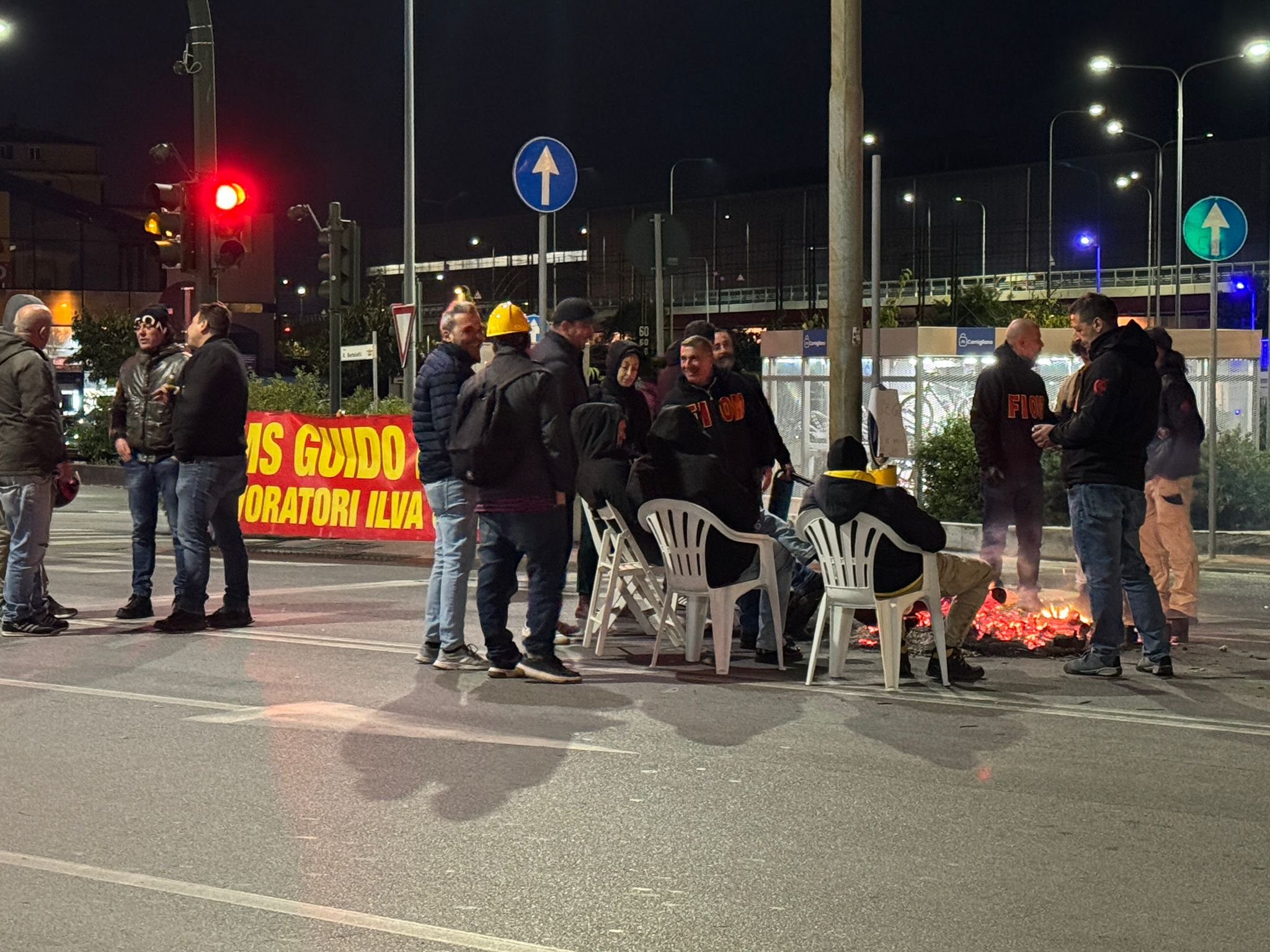 Ex Ilva, secondo giorno di presidio a oltranza. Il grido di lavoratori e istituzioni: 