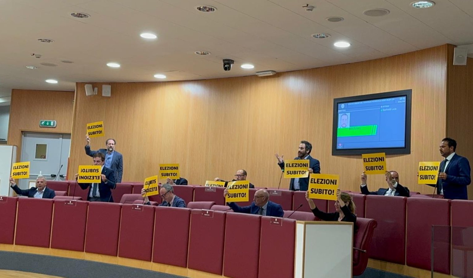 Regione, è scontro tra “elezioni subito” e lettera bloccata all’opposizione