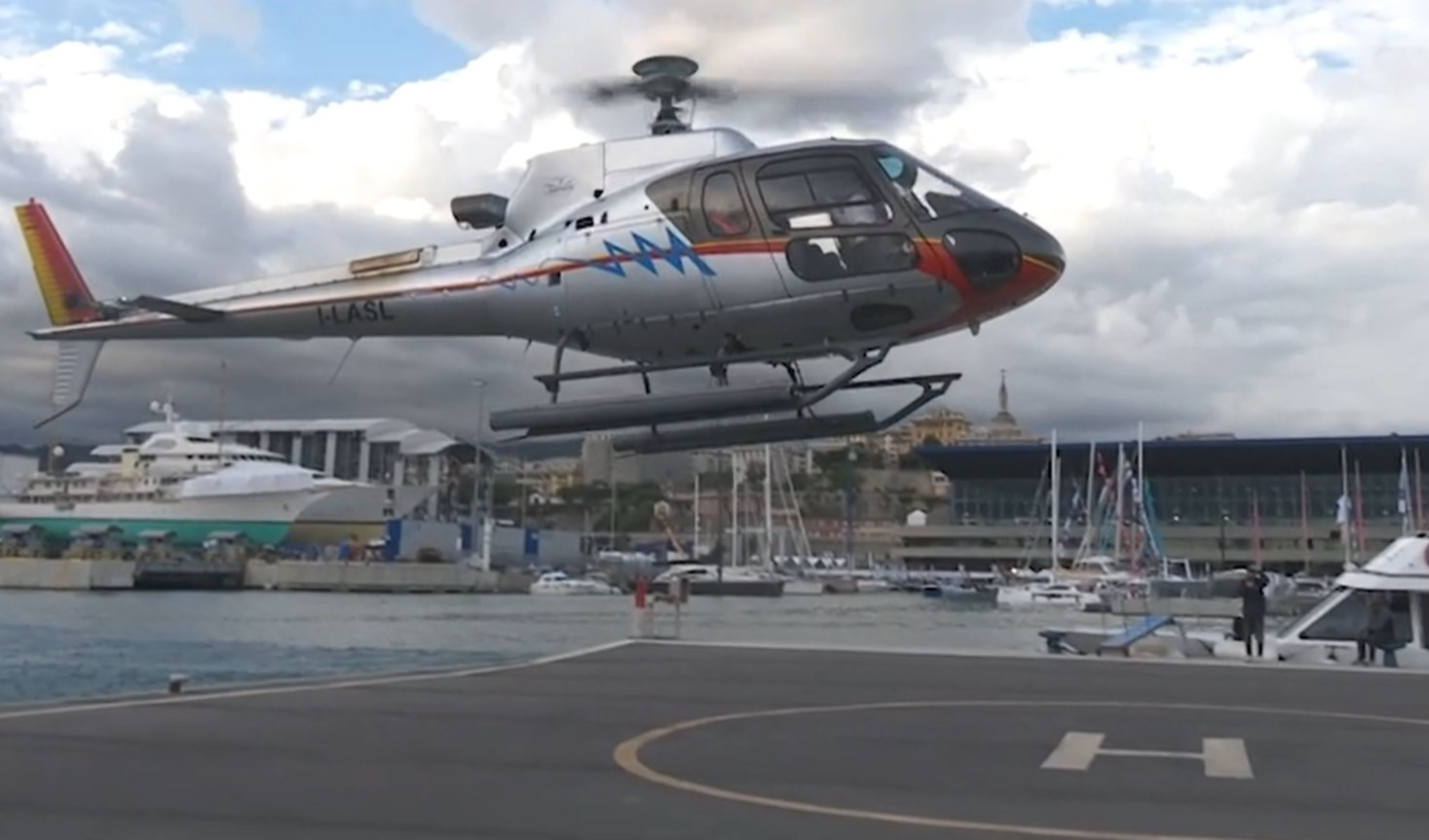 Il Salone Nautico anche dall'elicottero, boom di voli su Genova