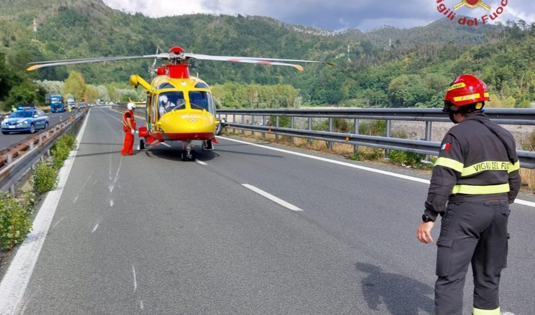 A12, incidente moto-auto a Brugnato: un ferito trasportato a Genova