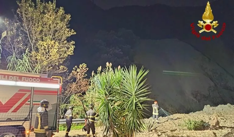 Frana ad Albisola Superiore: evacuate 9 persone, animali morti nella piena del fiume