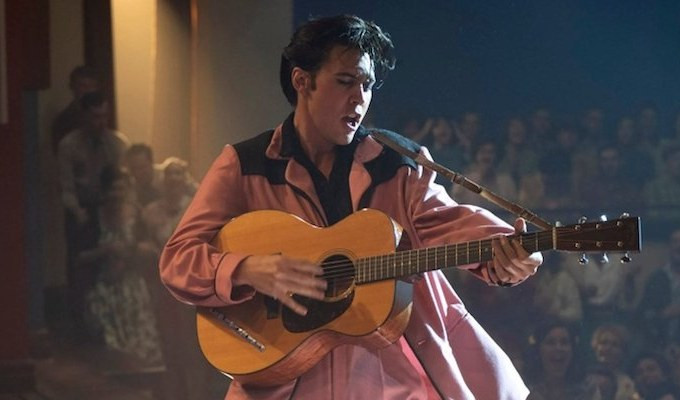 ‘Elvis’, la cronaca vertiginosa e travolgente di un’icona