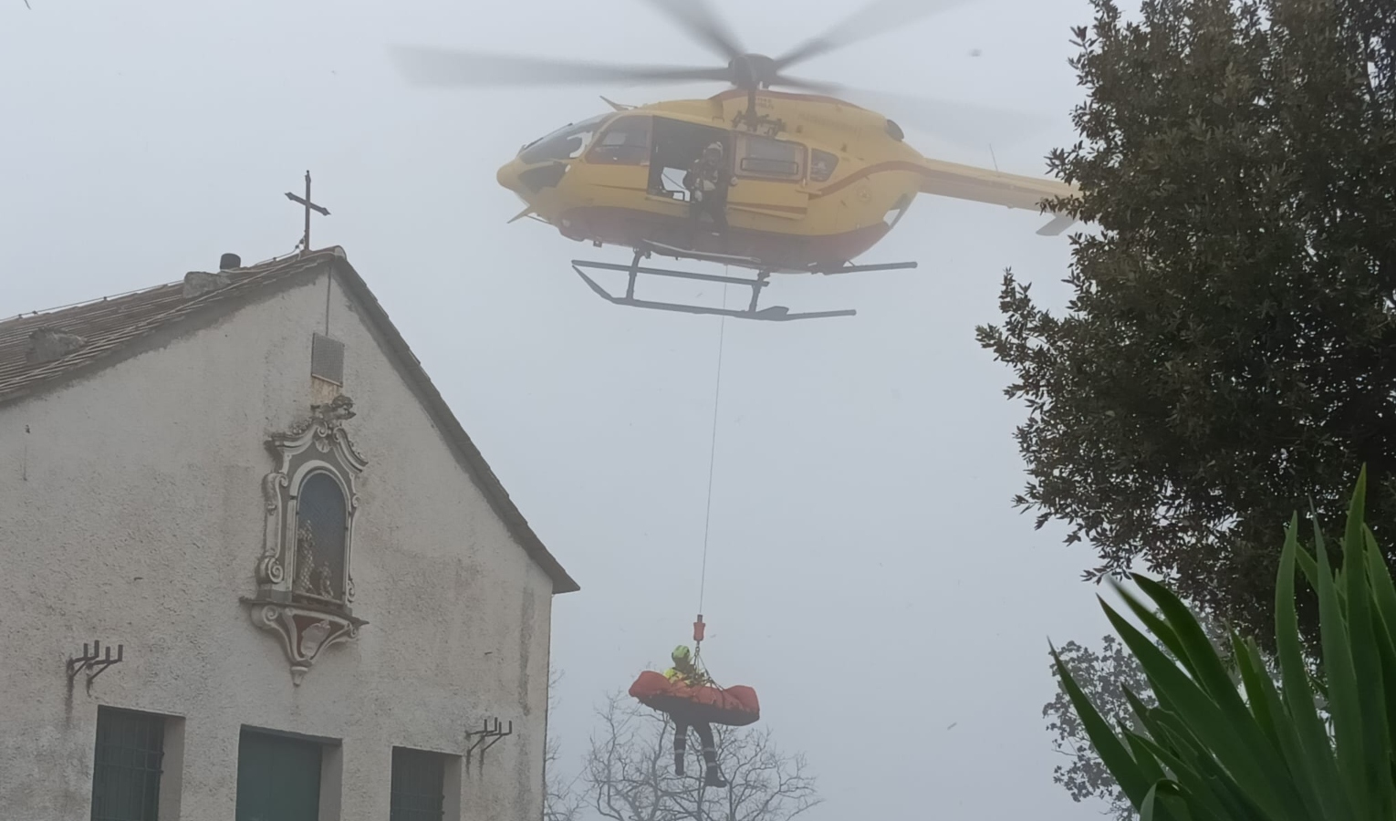 Pieve Ligure, escursionista si ferisce: interviene l'elisoccorso Grifo