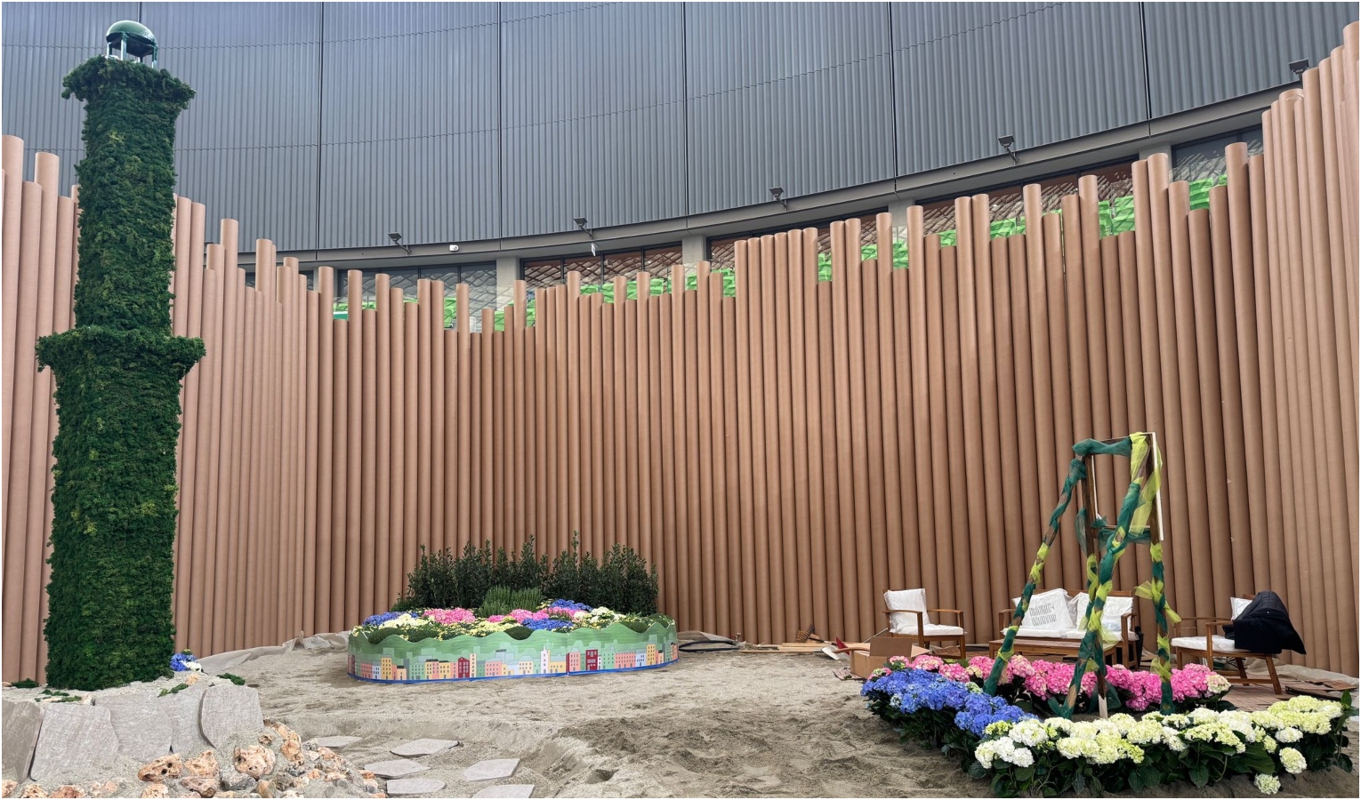 Gli interni al palazzetto dello sport di Euroflora 2025