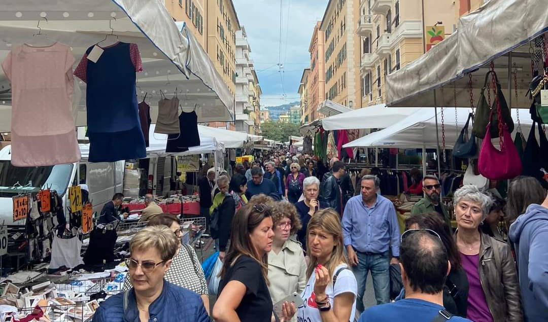 Genova, in migliaia alla tradizionale fiera di Santa Zita