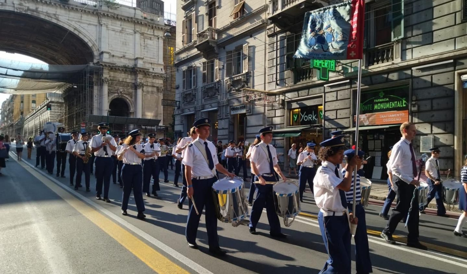 A Genova 800 musicisti da tutto il mondo: a Filarmonica sestrese sfila per le vie del centro