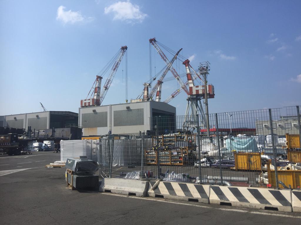 Grave operaio colpito in faccia da quadro elettrico di una tonnellata