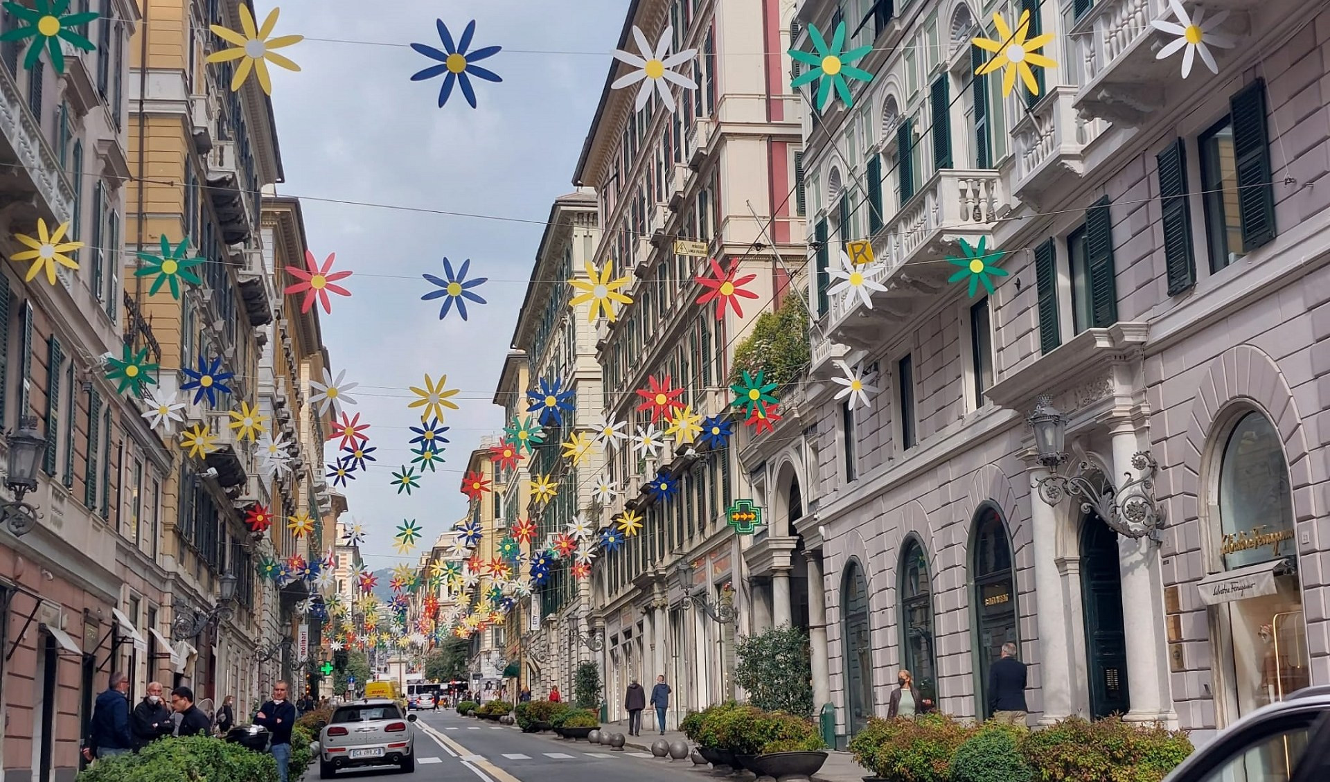 Euroflora, sboccia Genova: un cielo di fiori da via Roma a via XXV Aprile
