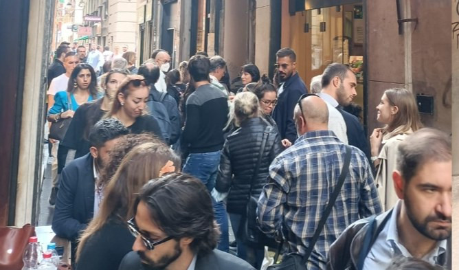 Genova, tutti in coda per la focaccia e via Canneto il Curto si blocca