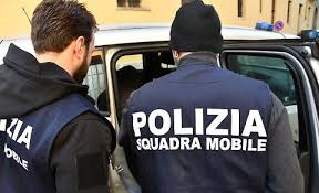 Picchiava e minacciava la ex fidanzata minorenne, trovato a casa di un amico e arrestato 