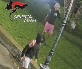 Rapina con machete ad Alassio, tre giovani arrestati grazie all'analisi dei social