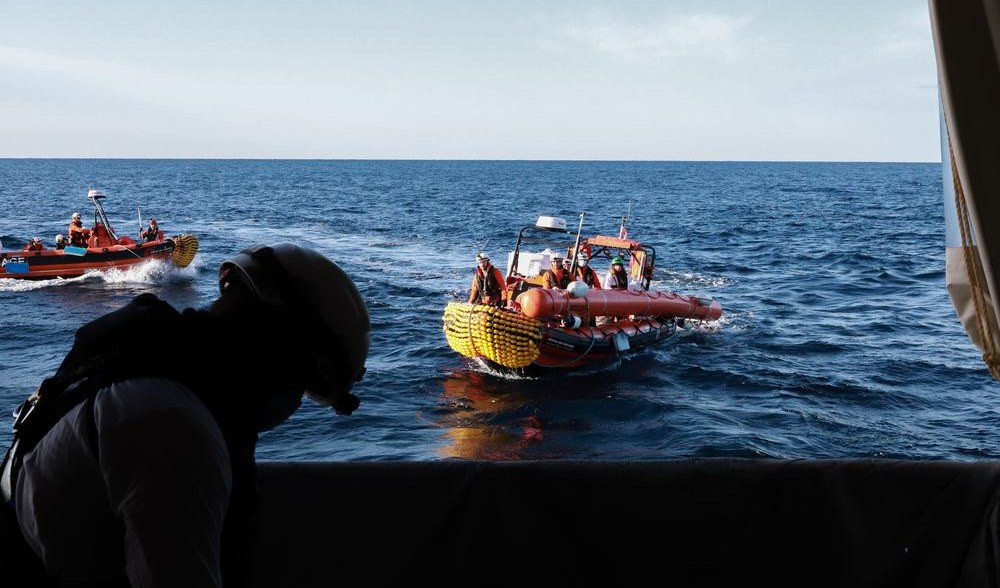 Geo Barents: l'attracco in Liguria per 237 migranti, poi smistati nel Nord Italia