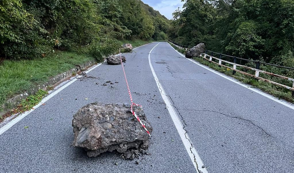 Maltempo, pioggia a Savignone: frana lungo la sp12