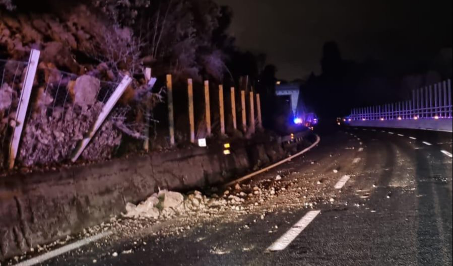 A10, frana tra Celle e Varazze: tratto riaperto alle 5,30