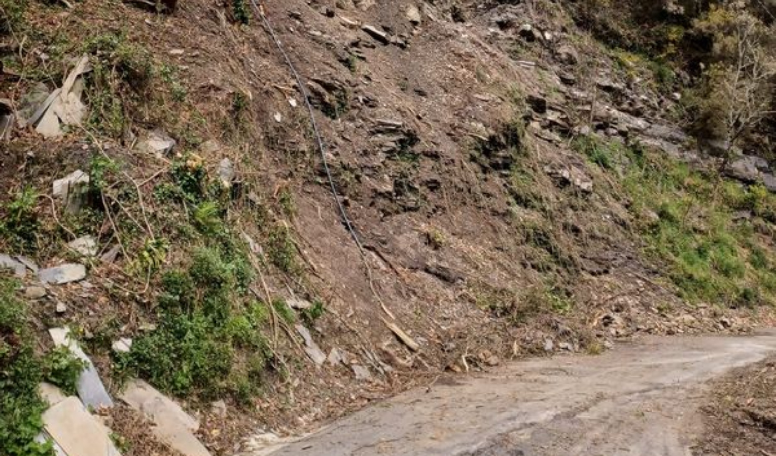 Moconesi, strada chiusa al transito per movimento franoso