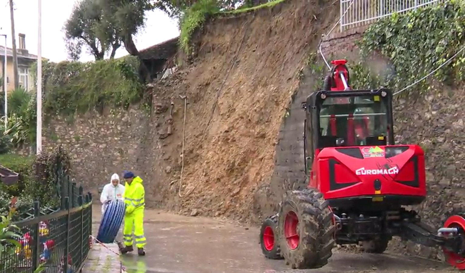 Frana a Pieve Ligure, riaperta a una corsia via Roma