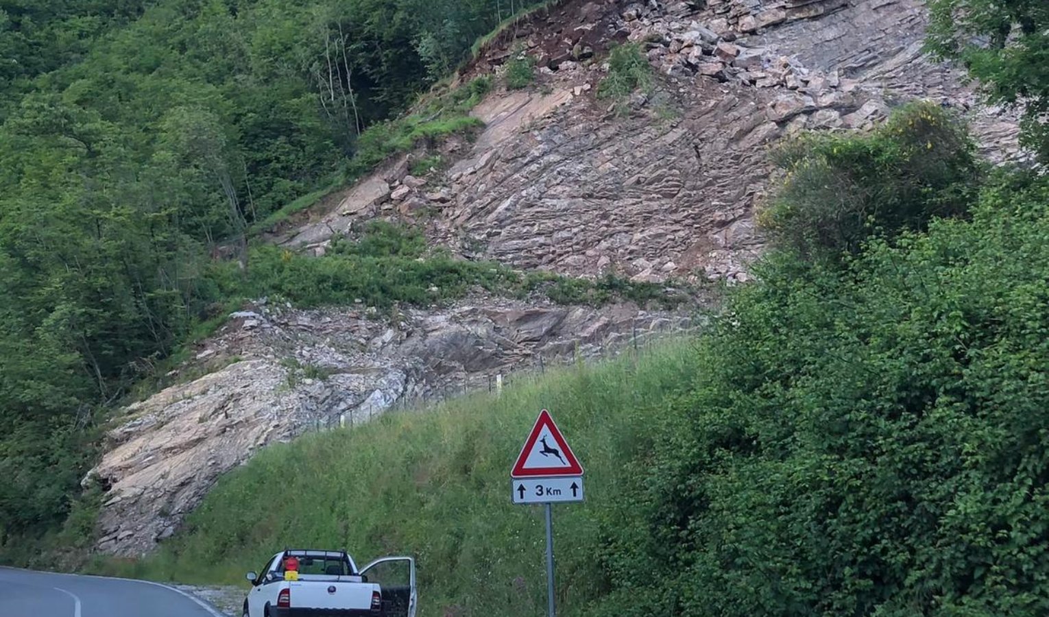 Val Graveglia, rischio frana sulla sp26: strada chiusa. Potenziata viabilità alternativa