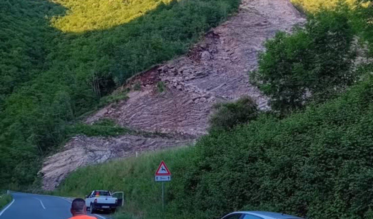 Ne, rischio frana sulla sp26: strada chiusa. Il sindaco: 