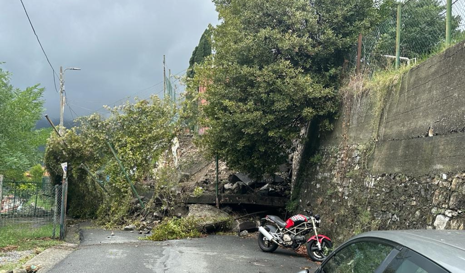 Maltempo Genova, frana a Struppa: ottanta persone isolate