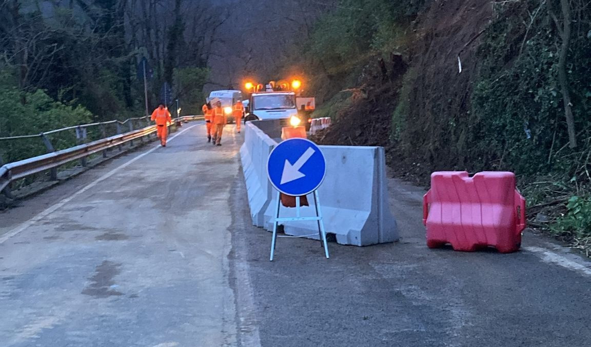 Frana sul Turchino, statale riaperta a senso unico alternato