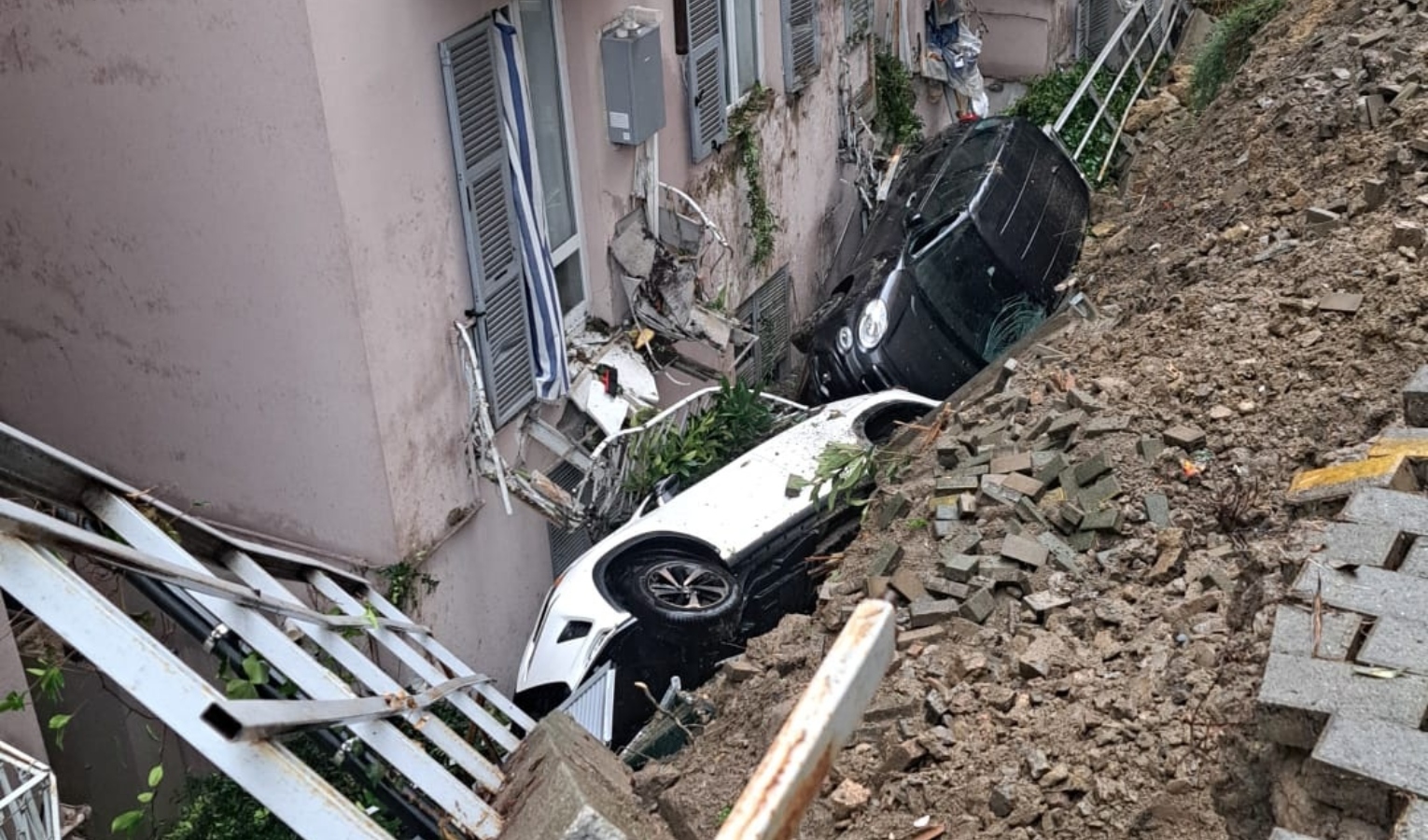 Genova, frana a Castelletto: 20 sfollati tra cui 3 minori e un fragile