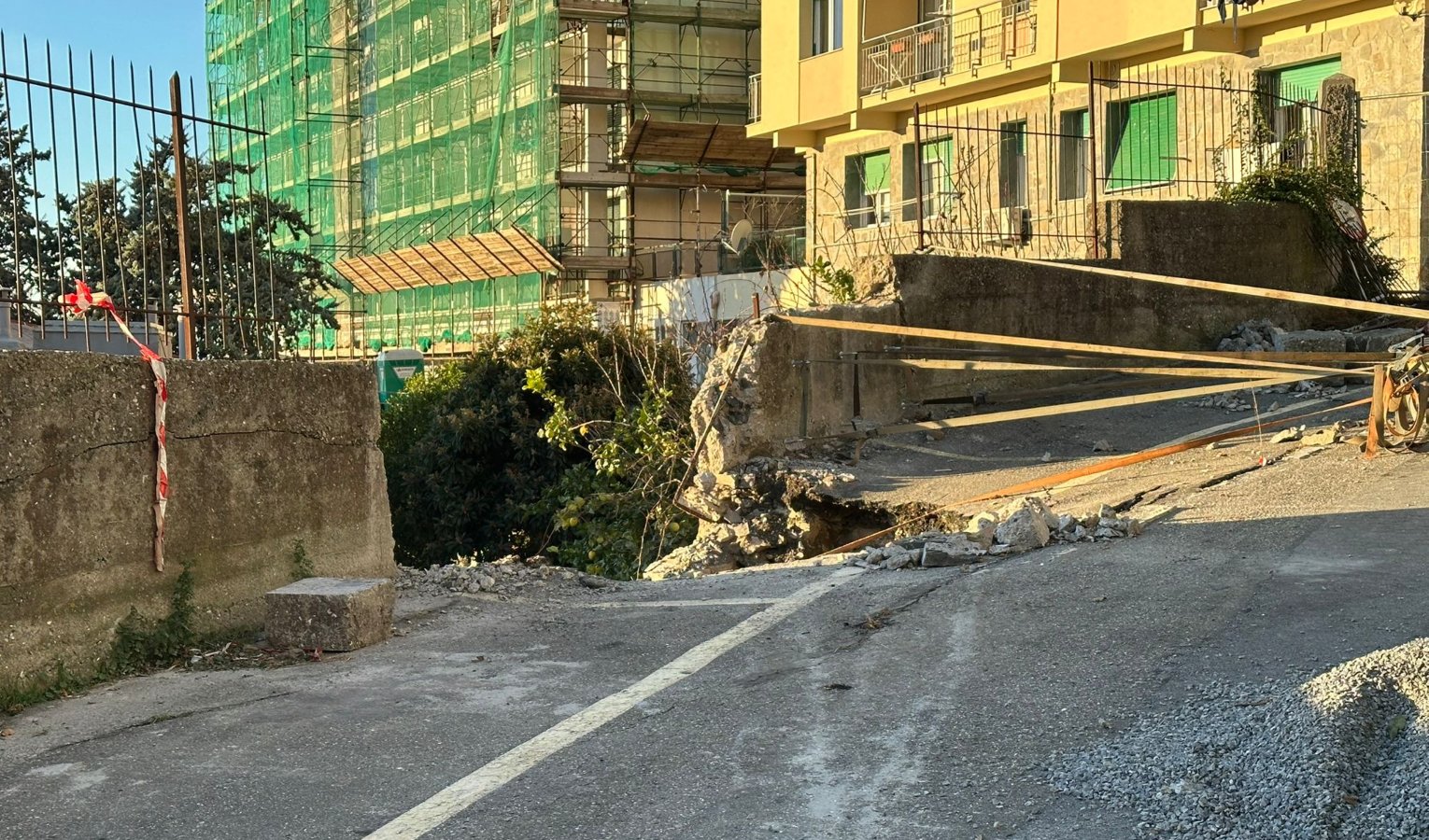 Frana via Imperiale, i residenti esausti: 