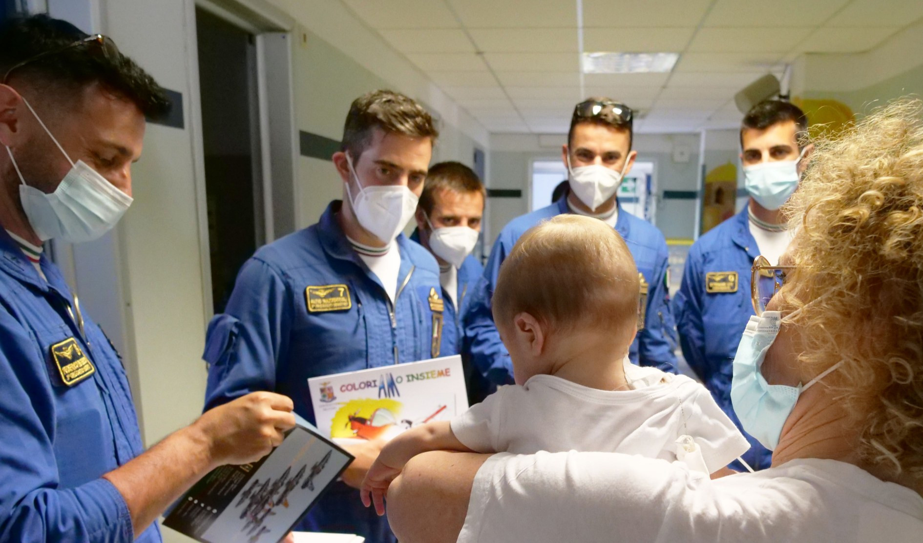 Genova, le Frecce Tricolori visitano i bimbi del Gaslini