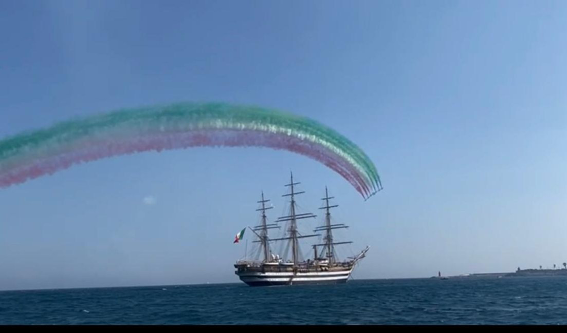 Frecce Tricolori e Amerigo Vespucci: Imperia si tinge di verde, bianco e rosso