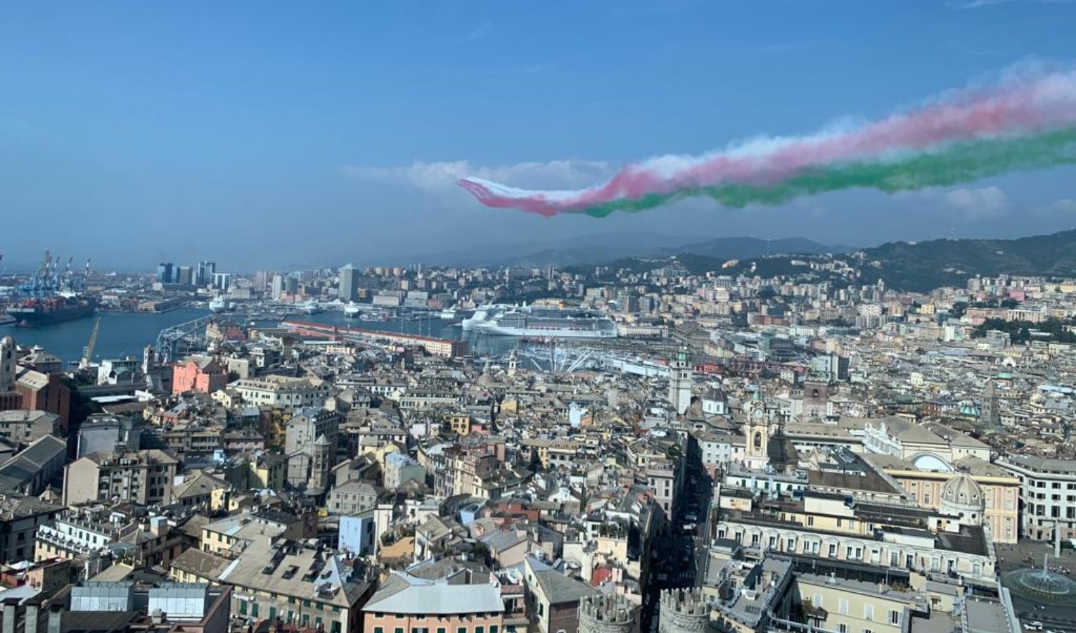 Genova con il naso all'insù per le Frecce Tricolori: domenica attese ad Andora