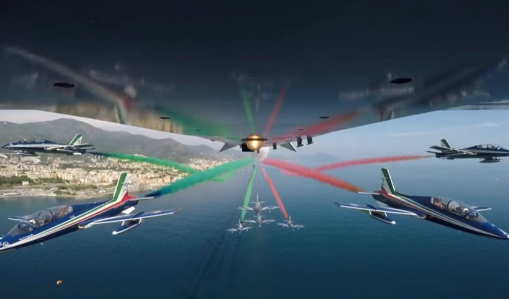Lo spettacolo delle Frecce Tricolori a Genova viste dall'aereo 