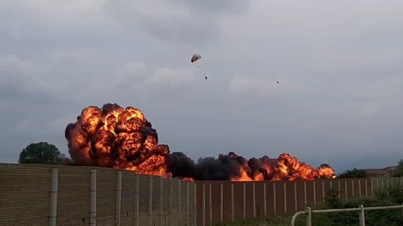 Incidente Frecce Tricolori a Torino, lo schianto al suolo: muore bimba di cinque anni