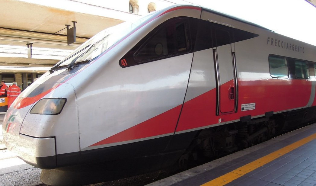 Treno alla stazione