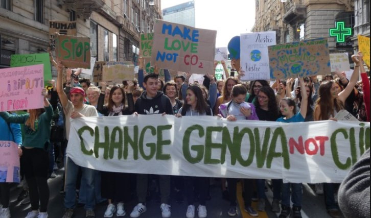 Genova, clima folle: Fridays for Future in piazza