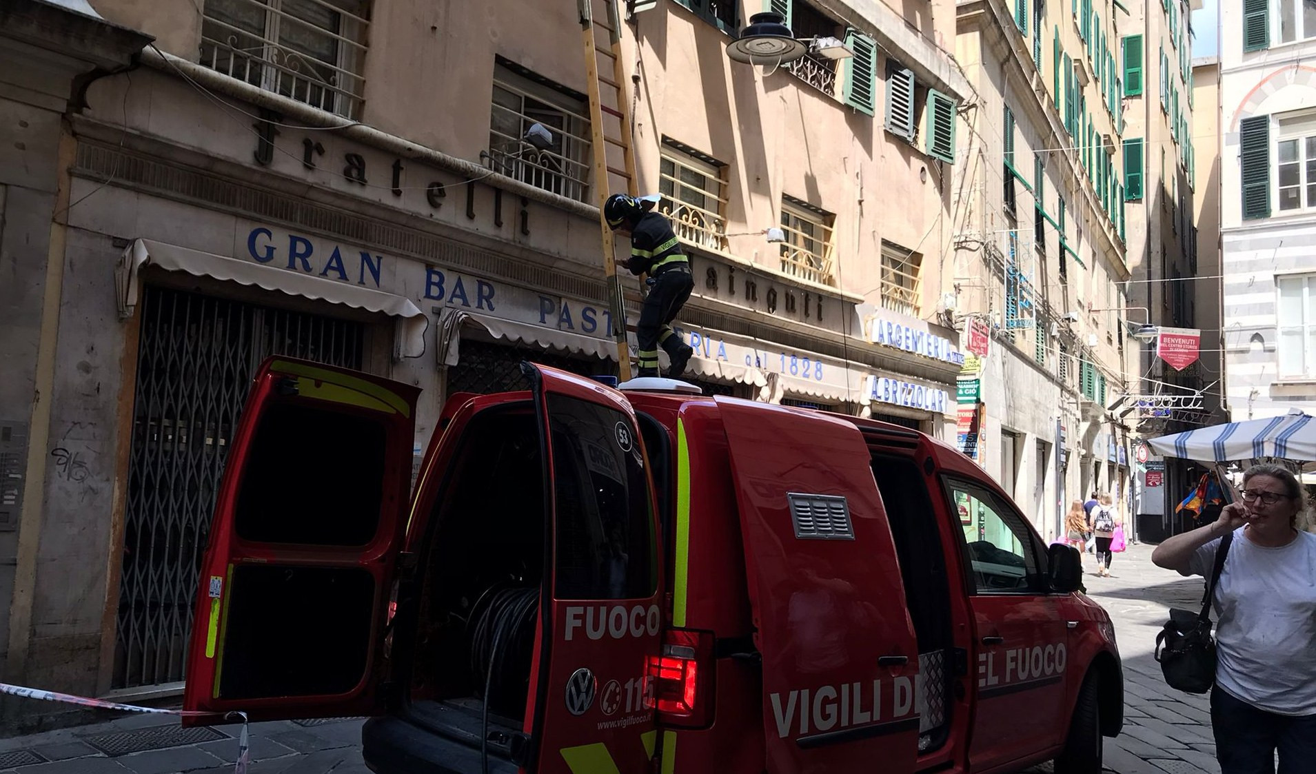 Fuga di gas in centro storico a Genova: residenti rientrati in casa
