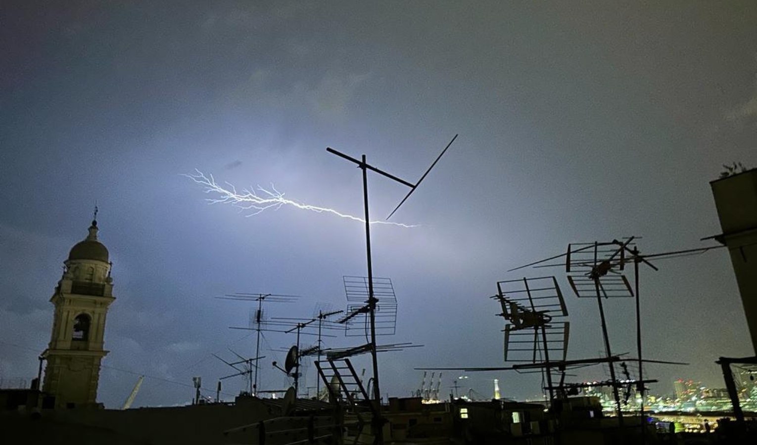 Temporali e allagamenti nel Savonese, decine di interventi dei vigili del fuoco