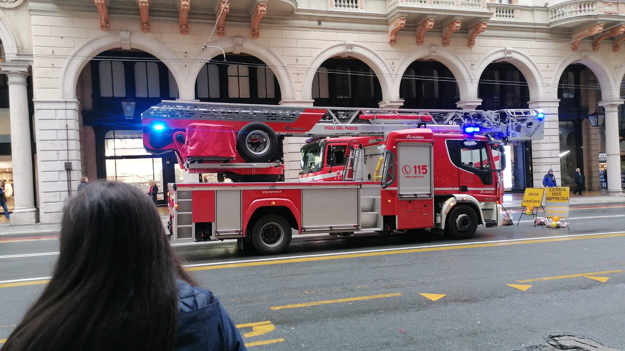 Genova, fumo da un palazzo: riaperta via XX Settembre