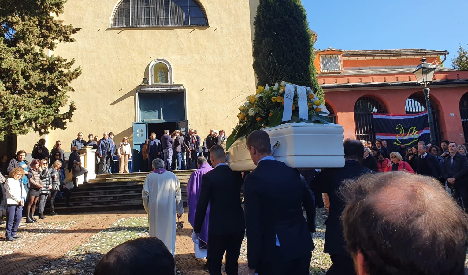 Quindicenne morto: l'ultimo saluto nella chiesa di via Bertani