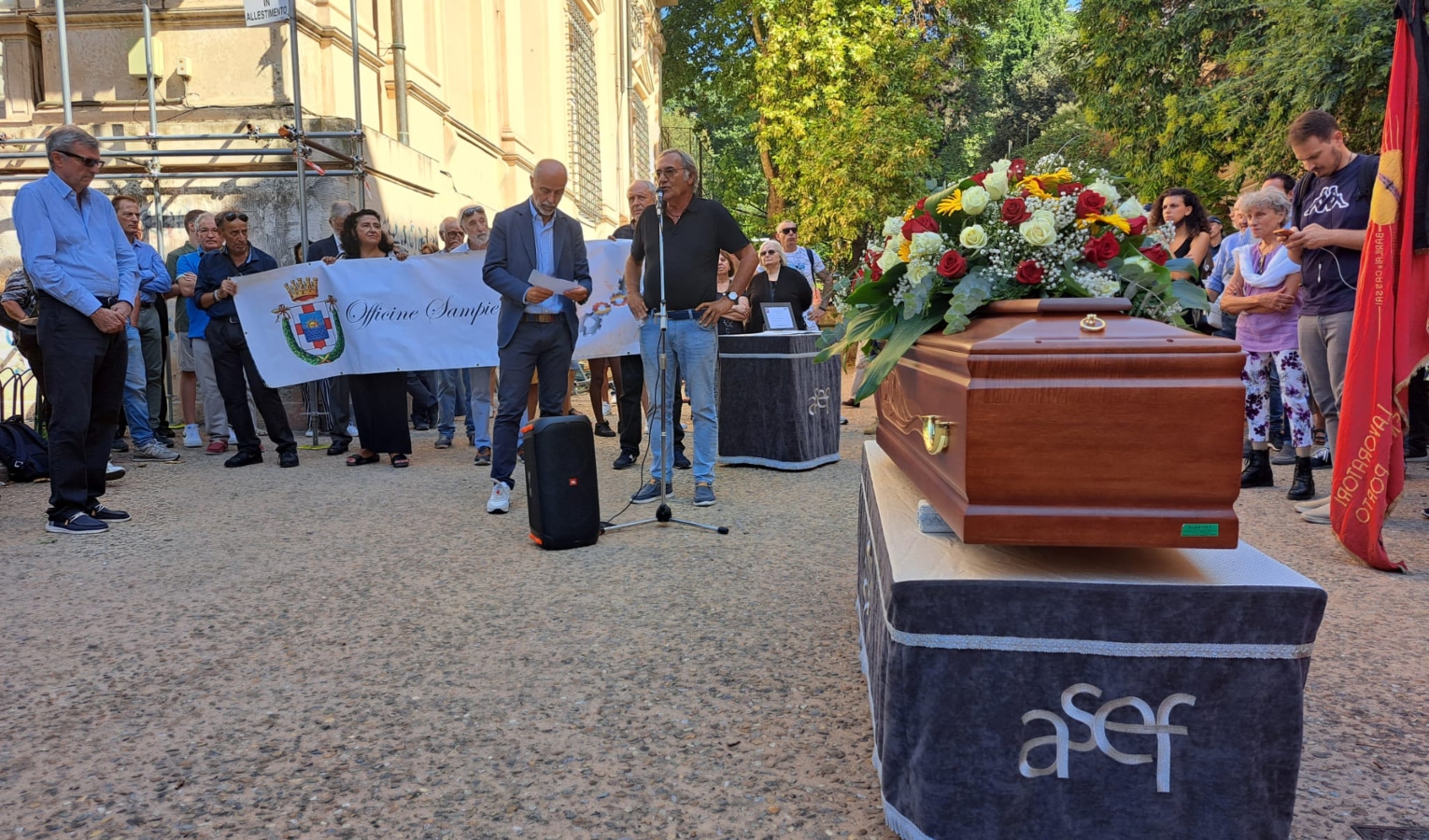 A Genova sindacato e camalli per l'addio a Angusti 