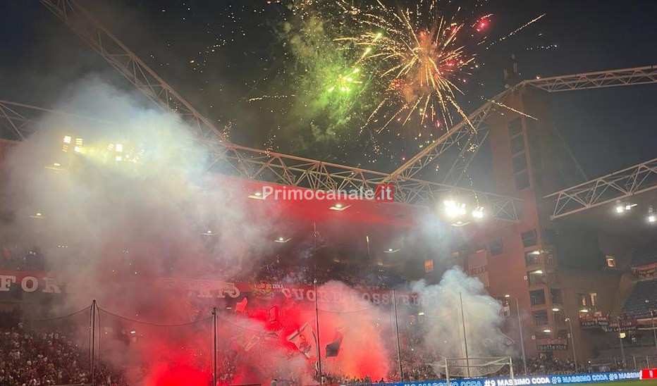 129 anni Genoa, spettacolo di fuochi d'artificio e la Gradinata canta 