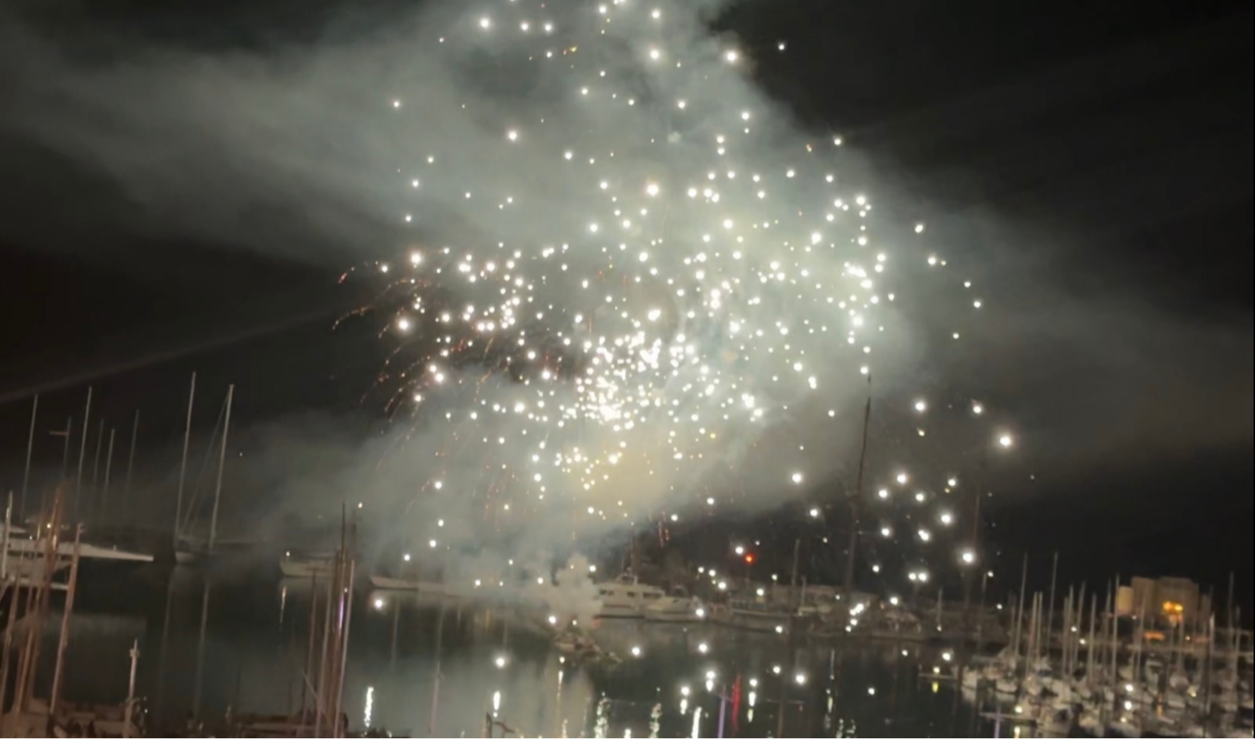 Vele d'epoca: Imperia ringrazia le Signore del Mare con uno show pirotecnico