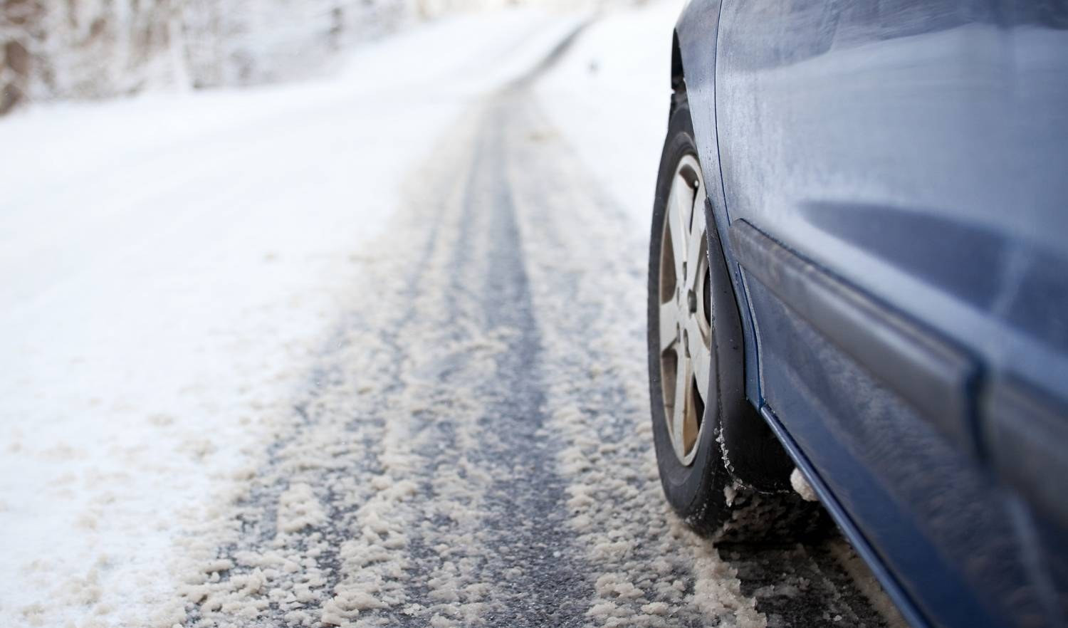 Bloccato nella neve con il furgone: recuperato dai pompieri