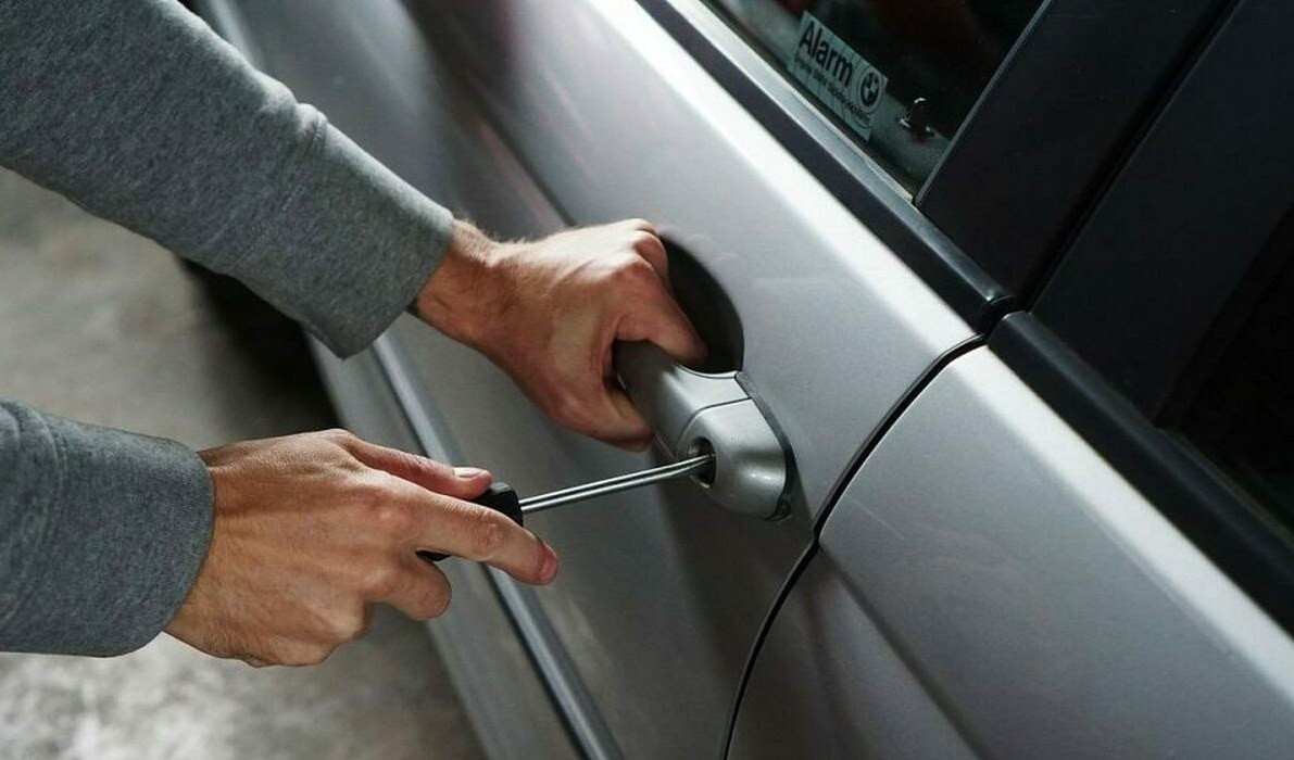 Arrestato in Svizzera ladro d'auto seriale che aveva colpito in Liguria